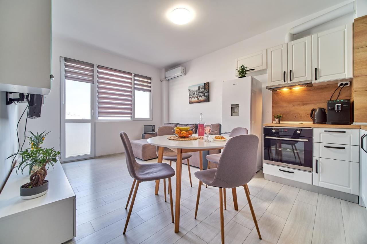 Cozy Apartment With Balcony On The Black Sea- Part Of The Family 'Vicki Apart Warna Exterior foto