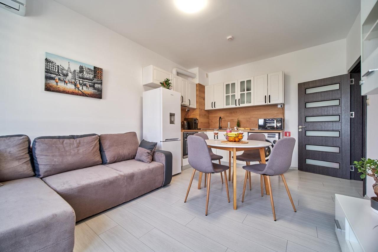 Cozy Apartment With Balcony On The Black Sea- Part Of The Family 'Vicki Apart Warna Exterior foto