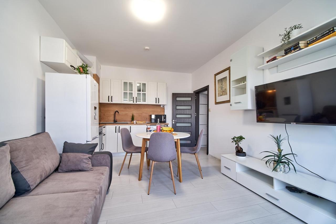 Cozy Apartment With Balcony On The Black Sea- Part Of The Family 'Vicki Apart Warna Exterior foto